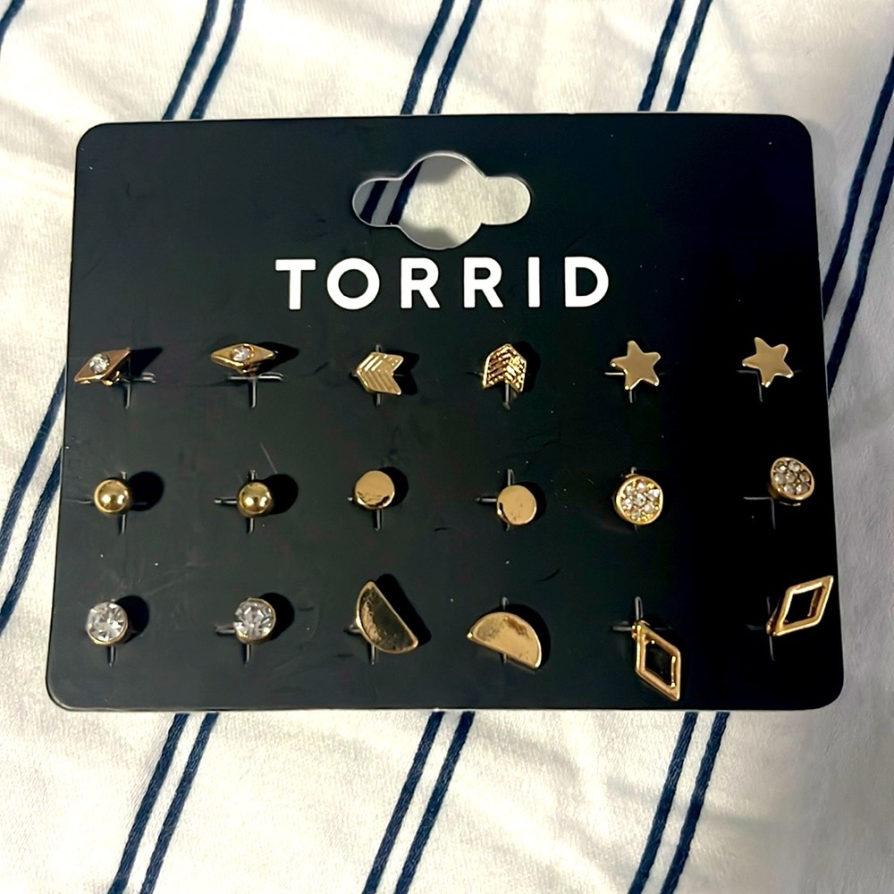 NEW 9‎ Pack Gold Studs